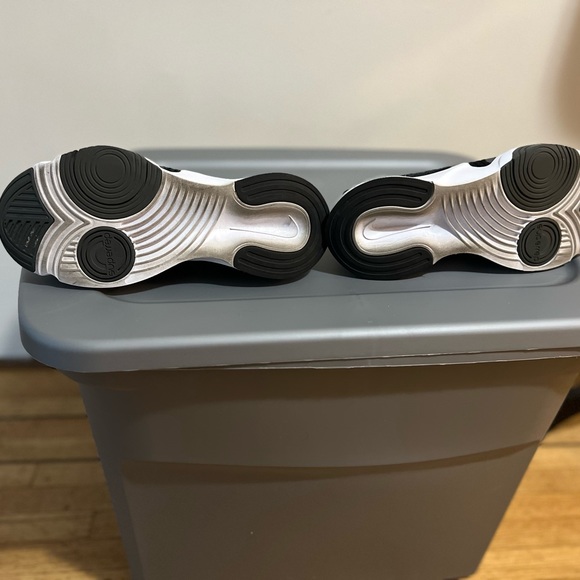 Nike Black and White runners - Picture 6 of 6